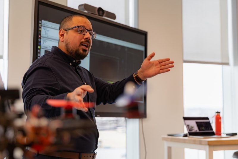 Professor of VTMIT teaching to class